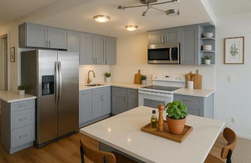 South Redondo Apartment | Ocean Haven - Wake to Waves ,Walk to Sand