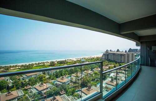 Lingshui Apartment | Ocean Holiday Hotel: 10/10 for Oceanfront Family Fun