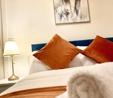 Colchester House | Cozy Ocean Home Stay - Family-Friendly Escape Awaits