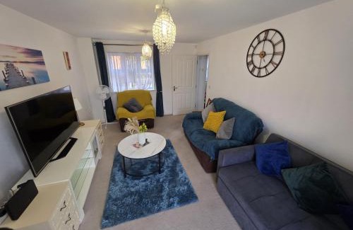 Colchester House | Cozy Ocean Home Stay - Family-Friendly Escape Awaits