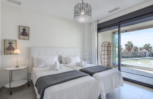 Ayamonte Apartment | Oceanfront Bliss at Ocean Homes by Ĥ - Guest Rated 10/10