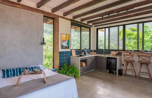 Felix Apartment | Ocean Loft with Scenic Views of Islands and Mountains