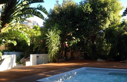 Camps Bay Cabin | Ocean Lounge: Guest Rated 9.5 with Oceanfront Spa Oasis