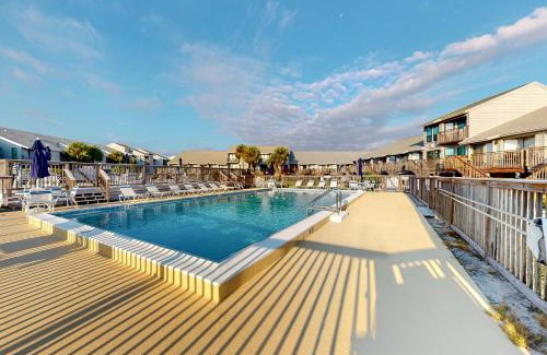 East End House | Eco-Friendly Retreat at Ocean Mile B2 with Pool Access