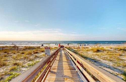 East End House | Eco-Friendly Retreat at Ocean Mile B2 with Pool Access