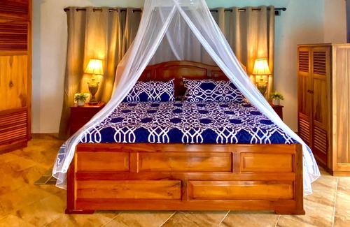 Tonsupa House | Experience Ocean Paradise: Pet-Friendly Retreat in South America