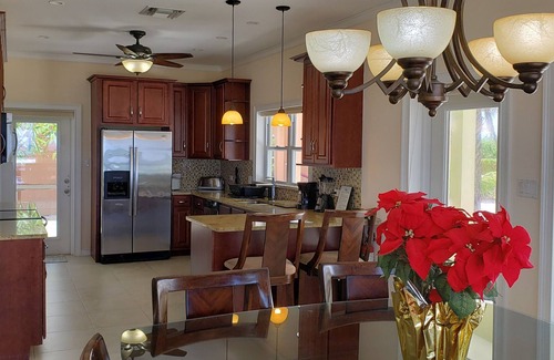 North Side House | Discover Ocean Paradise: 4-Star Retreat with Spa & Pool