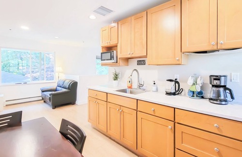 Crescent Beach Bed & Breakfast | Cozy Ocean Park B&B: Family-Friendly with Breakfast & Kitchen