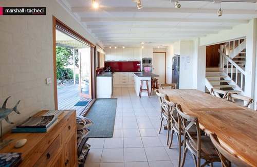 Bermagui House | Ocean Pearl: Beachfront Retreat with Ocean Views & Wifi