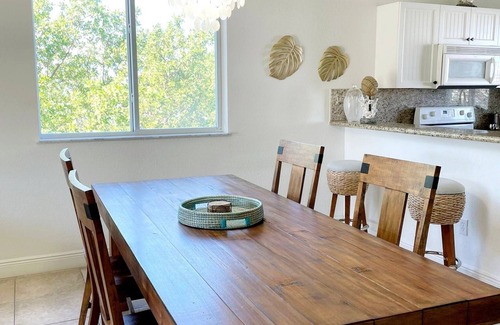 Alice Town Apartment | Ocean Pearl Bimini Bay Condo with Ocean View & Pool Access
