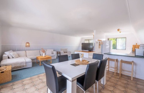 Bicheno House | Ocean Pines: Steps from Bicheno Blowhole & Family-Friendly
