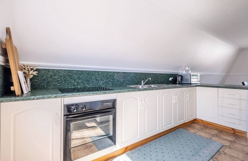 Bicheno House | Ocean Pines: Steps from Bicheno Blowhole & Family-Friendly