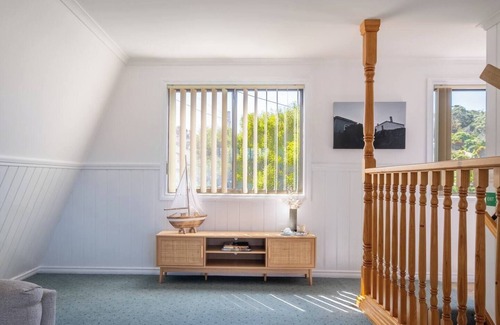 Bicheno House | Ocean Pines: Steps from Bicheno Blowhole & Family-Friendly