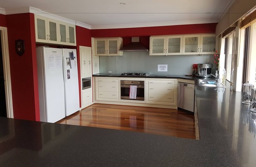Ocean Reef Bed & Breakfast | Cozy Ocean Reef Homestay with Pool and Spa Amenities