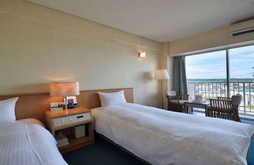 Maeganeku Hotel | Relax at Ocean Resort PMC: Family-Friendly with Pool Access