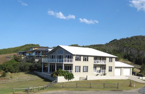 Scotts Head Villa | Ocean's Delight: Breathtaking Ocean Views & Family Friendly