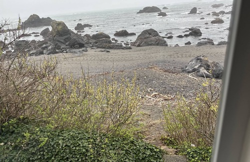 Crescent City House | Oceanfront Escape with Spa & Breakfast - Rated 9.8/10