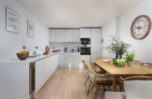 Maenporth Apartment | Cozy Ocean's Eleven Apartment with Stunning Ocean Views