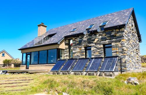 Maghery House | Cozy Ocean Sail House: 4-Star Stay with Pet-Friendly Comfort