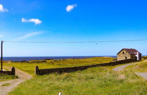 Maghery House | Cozy Ocean Sail House: 4-Star Stay with Pet-Friendly Comfort