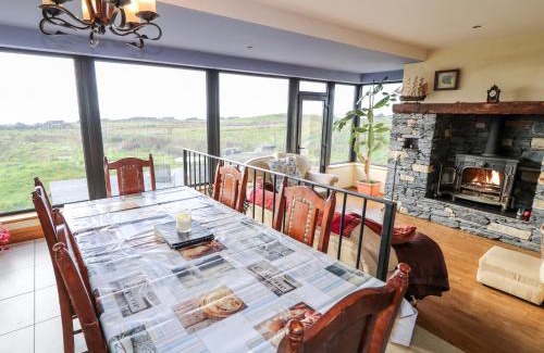 Maghery House | Cozy Ocean Sail House: 4-Star Stay with Pet-Friendly Comfort