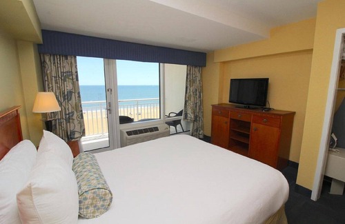 Northeast Virginia Beach Resort | Ocean Sands Resort: Oceanfront Suite with Balcony Awaits