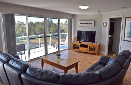 South West Rocks Apartment | Ocean Shores Apartment 15: Top Rated for Families & Accessibility