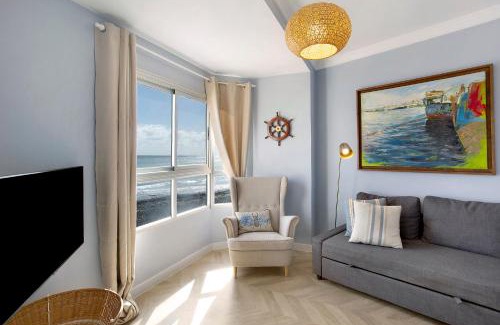Playa de Arinaga Apartment | Ocean Side Arinaga: Family-Friendly Oceanfront Escape