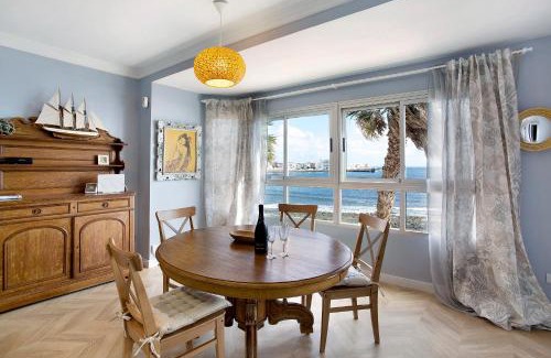 Playa de Arinaga Apartment | Ocean Side Arinaga: Family-Friendly Oceanfront Escape