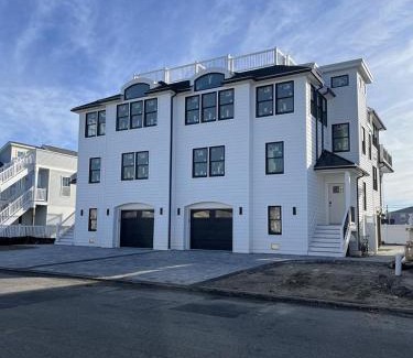 North Beach Haven Apartment | Modern 5 Bedroom Townhome with Pool – Perfect for Families!