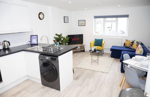 Peacehaven House | Ocean Side with Free Parking | By My Getaways