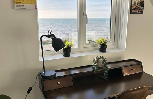 Peacehaven House | Ocean Side with Free Parking | By My Getaways