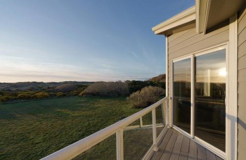 Bandon House | Ocean Song: Family-Friendly Retreat with Oceanfront Views