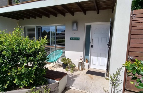 Peregian Beach House | Ocean Sounds Townhouse: Steps to Beach & Pool Access