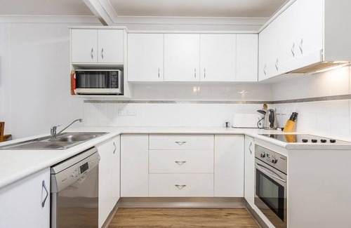 Yamba House | Pet-Friendly Ocean Spirit: Rated 10/10 for Family Comfort