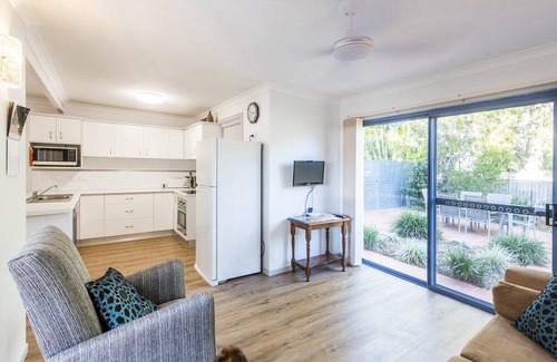 Yamba House | Pet-Friendly Ocean Spirit: Rated 10/10 for Family Comfort