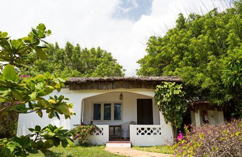 Watamu Hotel | Ocean Sports Resort: Oceanfront Getaway with Top Amenities