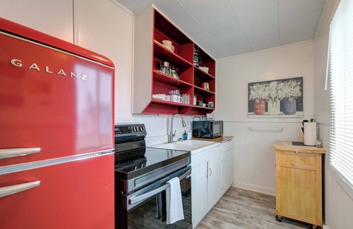 Grayland Cabin | Cozy Americana Cottage with Oceanfront Views and Kitchen