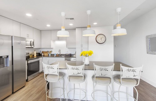 Newtown Condo | Oceanfront Condo with Pool & Spa - Rated 10/10 by Guests
