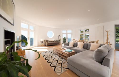 Lynmouth Apartment | Ocean Terrace, Luxury Family Apt, Sea view and Terrace, 2 BR, Parking