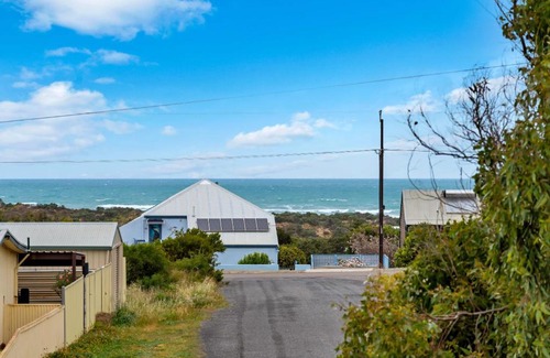 Goolwa Beach House | Pet-Friendly Ocean View Retreat at Goolwa Beach - 4 Stars