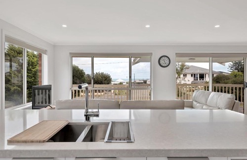 Goolwa Beach House | Pet-Friendly Ocean View Retreat at Goolwa Beach - 4 Stars