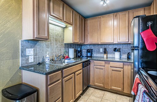 North End Condo | Ocean View Stay: Guest Rated 9.8 with Jacuzzi & Breakfast