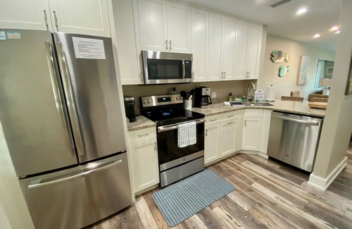 Crescent Beach Condo | Ocean View 2BR Townhouse with Pool - Rated 10/10!