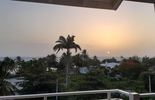 L'Autre-Bord Apartment | Ocean View Oasis: Steps from the Beach with Pool & Spa