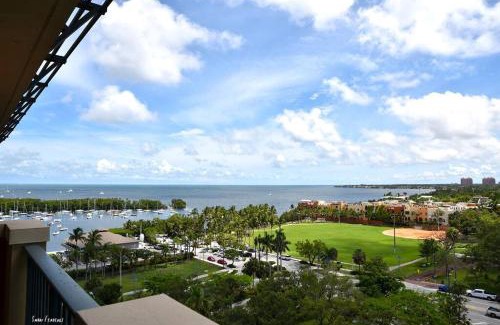 Coconut Grove Apartment | Seaside Retreat: Ocean View 2bd Hotel in Coconut Grove