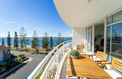 Biggera Waters Apartment | Ocean View 2BR Apartment with Spa & Hot Tub Amenities