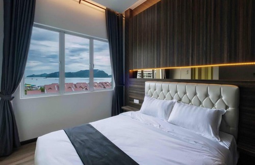 Kuah Apartment | Seaside Serenity: 3-Bedroom Ocean View Homestay