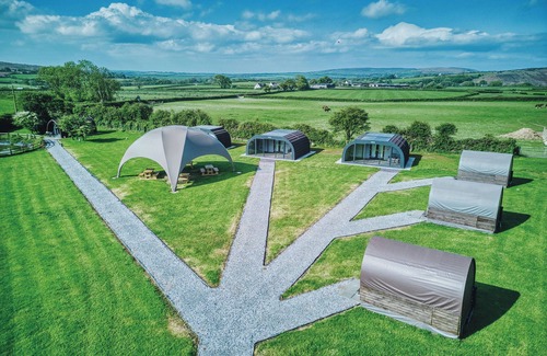 Baglan Cabin | Cozy Ocean View Pod with Kitchen & Family-Friendly Vibe