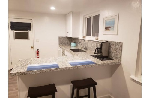 Grover Beach House | Ocean View Retreat with Refreshing Waves and Breakfast